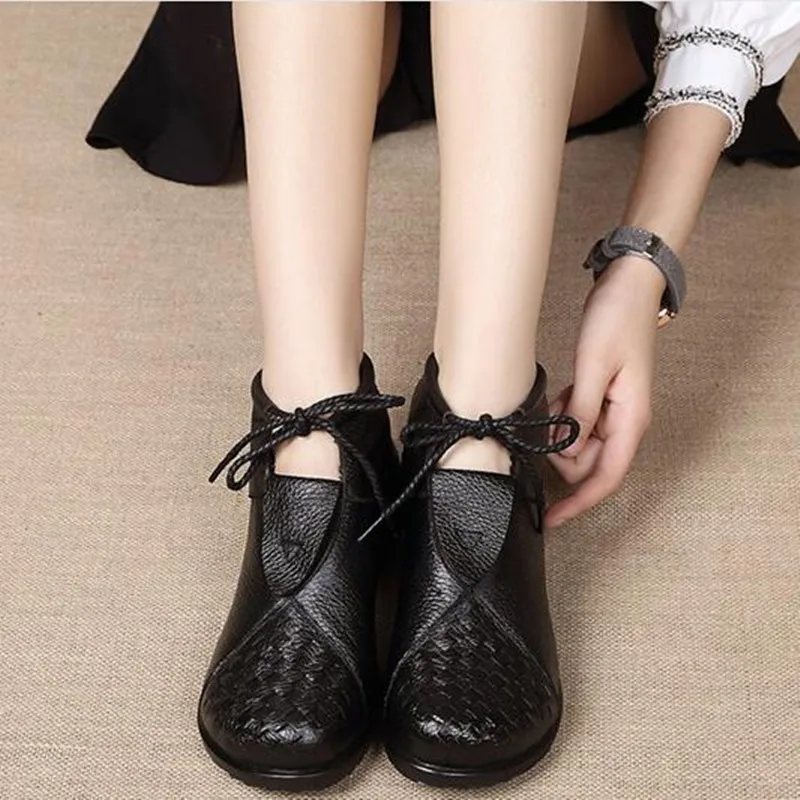 

Autumn and Winter New Women's Boots flat Bottom With retro Boots Leather Round head plus velvet slip fashion Cotton Shoes