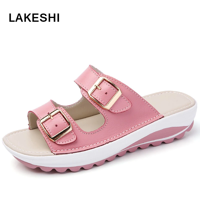 LAKESHI/женские босоножки на танкетке Модные летние пляжные шлепанцы с пряжкой