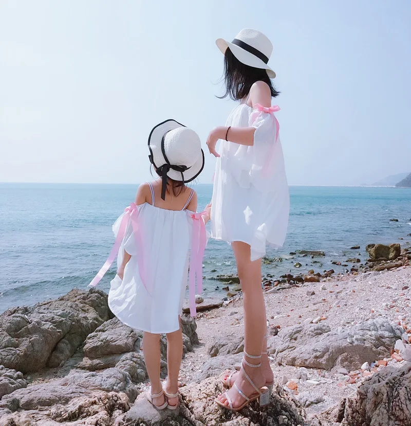 

Famli Baby Girl Mom Dresses Clothes Family Mother Daughter Sweet Beach White Dress Outfits Mommy Me Clothing Set