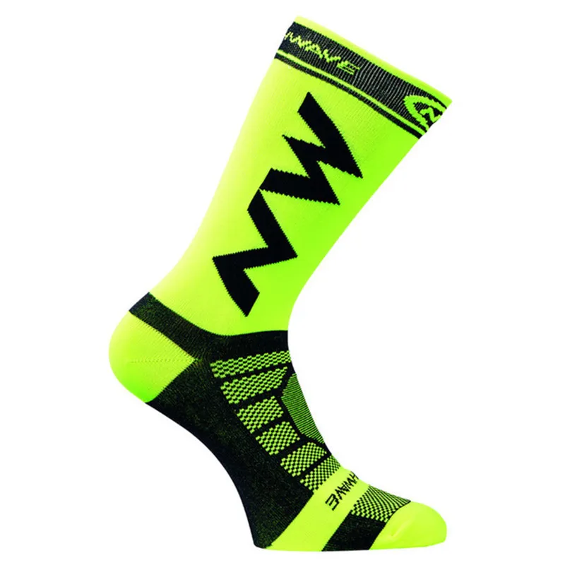 New-High-Quality-Professional-Brand-Sport-Socks-Protect-Feet-Breathable-Wicking-Socks-Long-Secti-Cycling-Socks (1)