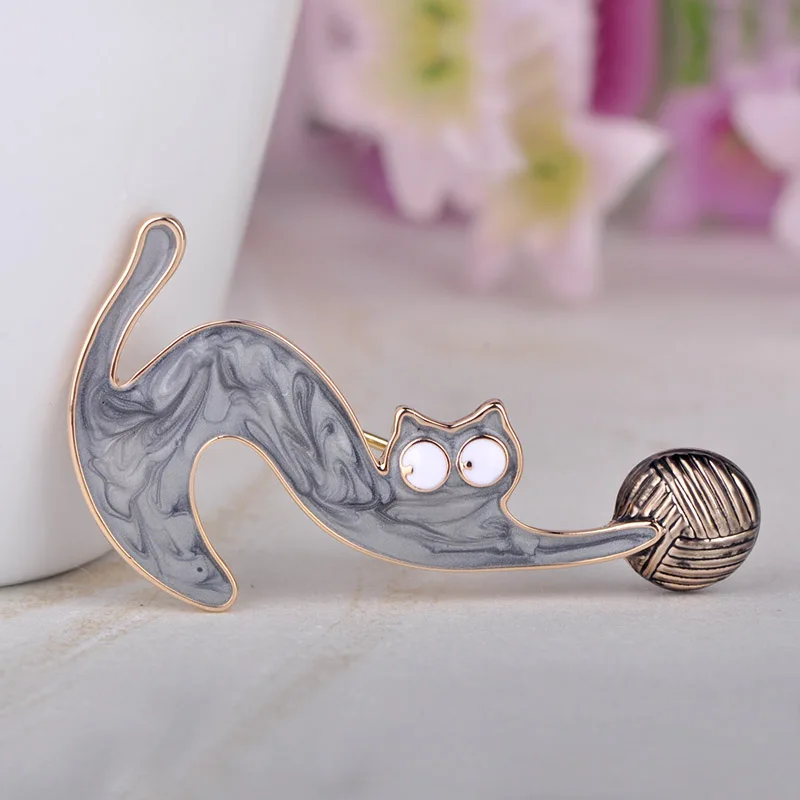 Blucome Fashion Cartoon Cat Play Ball Shape Brooch Gold Color Enamel Corsage Women Girls Kids Suit Dress Coat Clips Jewelry Pin