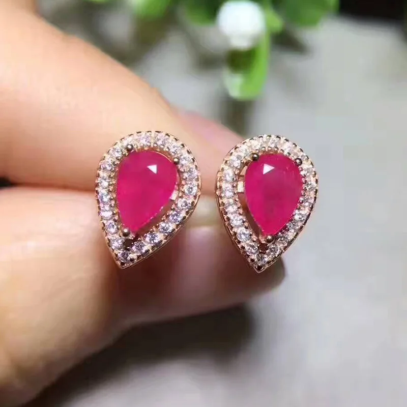 Lovely natural Blood Red Ruby 4mm sterling silver claw stud earrings Lovely natural Blood Red Ruby 4mm sterling silver claw stud earrings