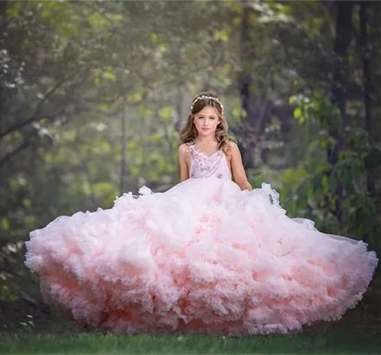 Gorgeous Fluffy Girls Pageant Dresses Applique Beaded Backless Ball Gown Flower Girls Dress Cloud Cascading Tiered Birthday Gown цена Gorgeous Fluffy Girls Pageant Dresses Applique Beaded Backless Ball Gown Flower Girls Dress Cloud Cascading Tiered Birthday Gown цены онлайн