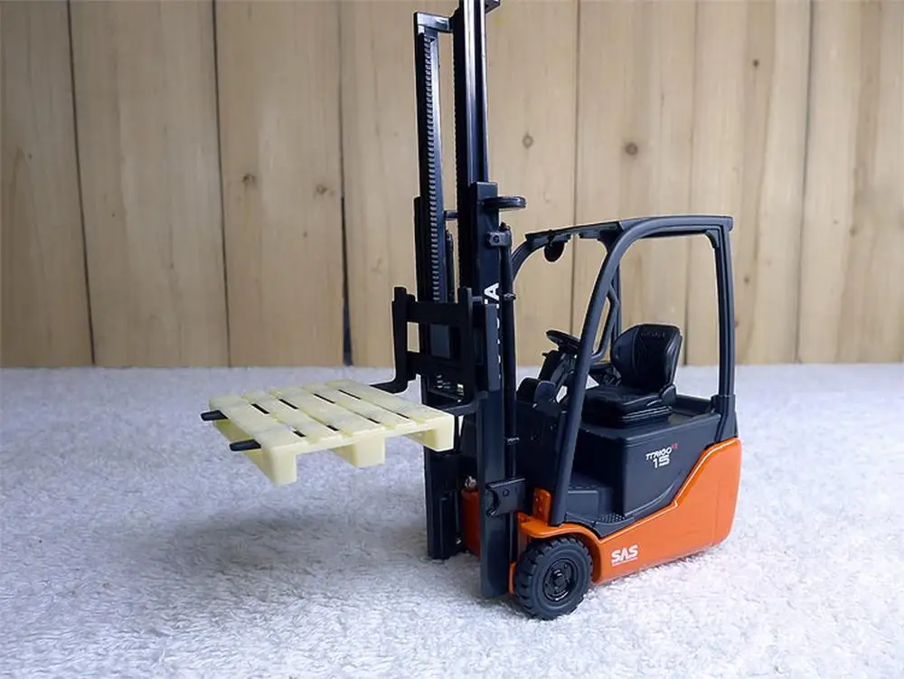 

ROS 1/23 Toyota Traigo 48V 3 Wheels Electric Forklift Diecast Model Collection