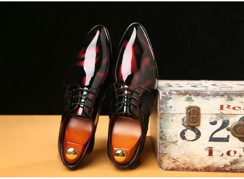 Men's Casual Shoes Moccasins Men Breathable Moccasins Men Red Solid Lace-Up Oxford Shoes for Mens Big Size 46 47 48 with Socks   (10)