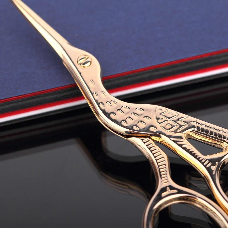 1pc-Make-Up-Scissor-Stainless-Steel-Cuticle-Scissor-Beauty-Tools-Eyebrow-Bird-Shape-Golden-Make-up (2)