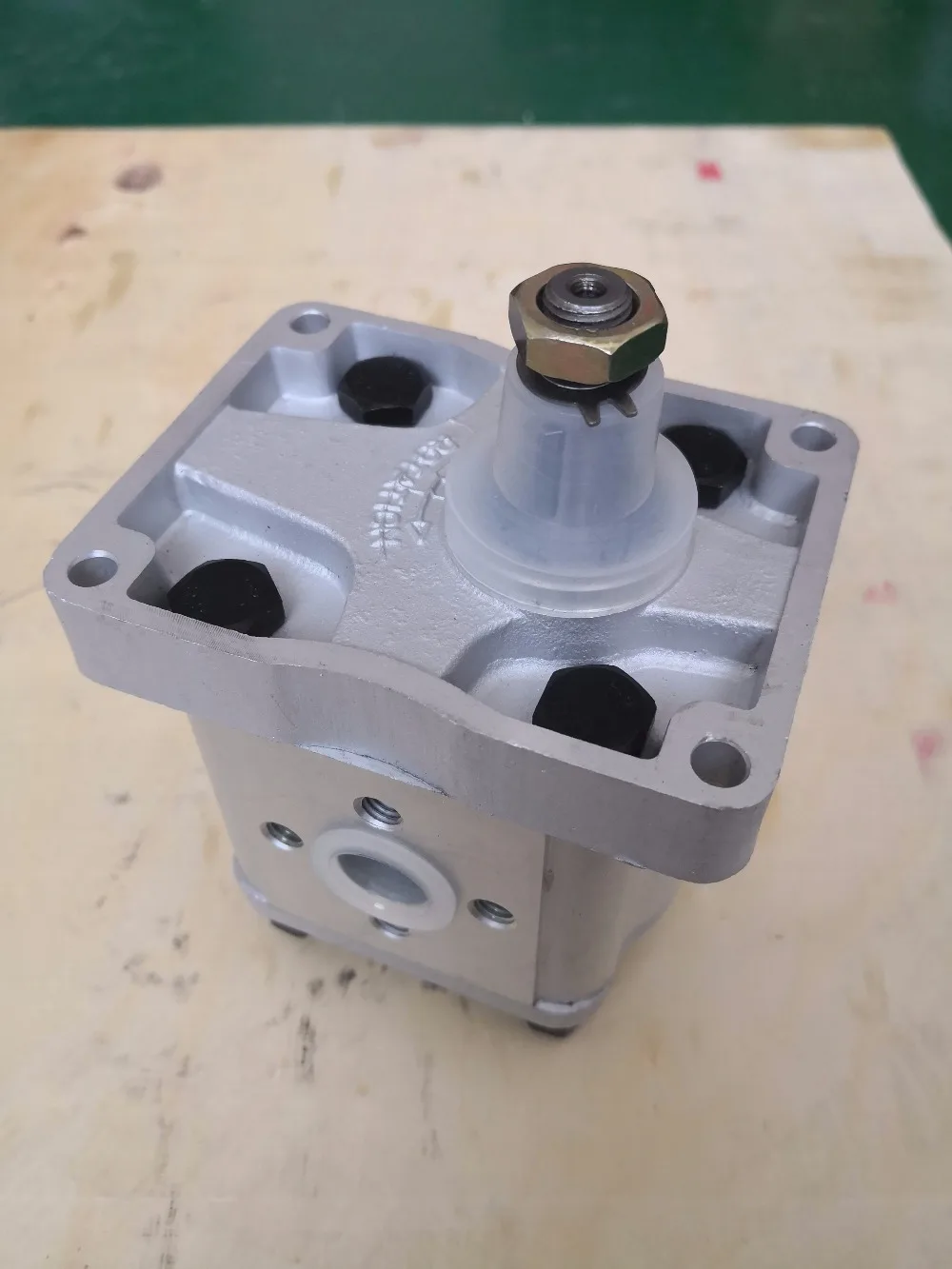 

New Holland FIAT Tractor Main Hydraulic Gear Pump 5129493 (C42)