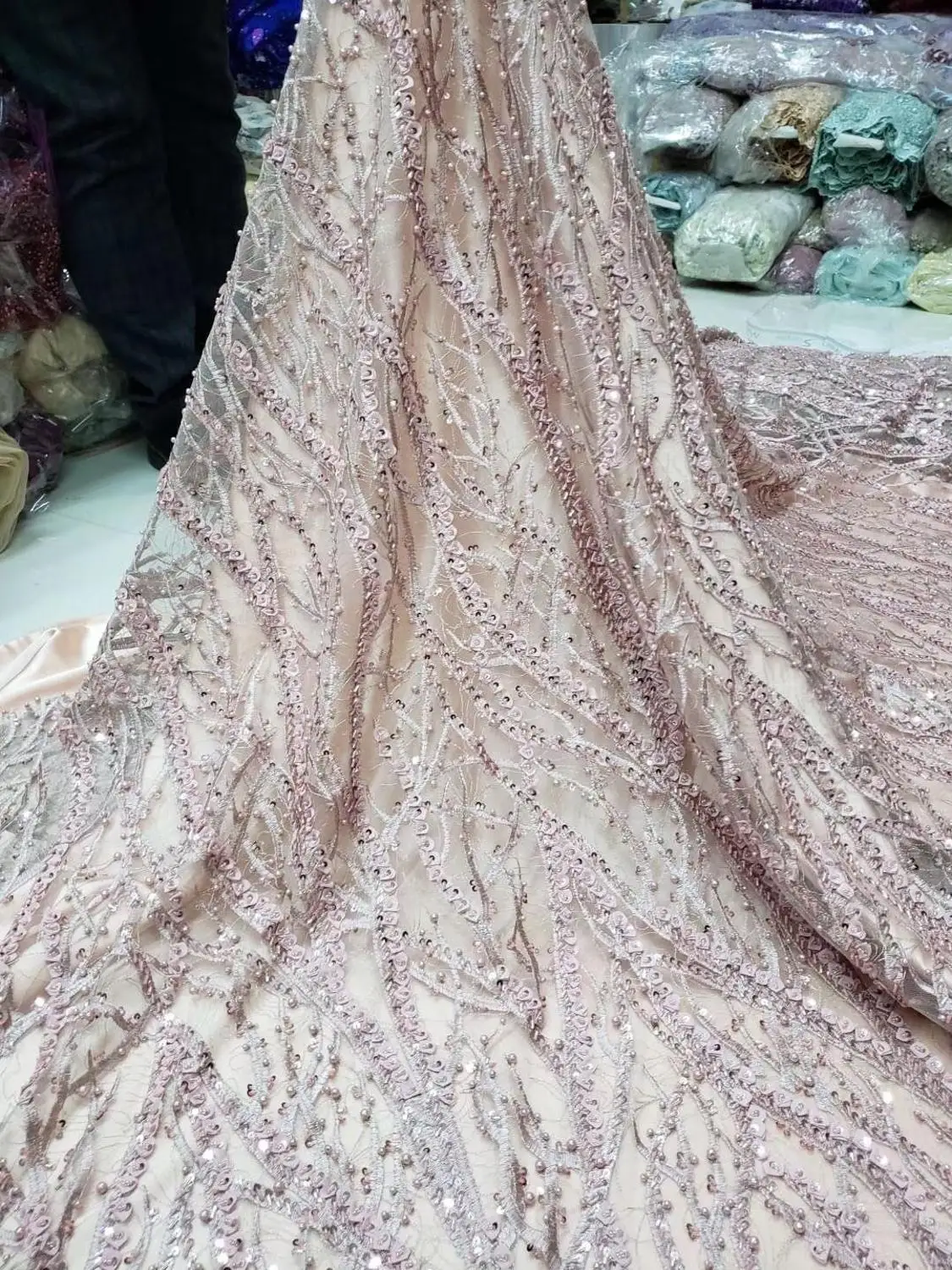 

2019 High-end luxury handmade bead 3D decal lace fabric high quality African lace fabric for French royal wedding DYS58