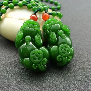 

A jade pendant necklace and jade Pixiu dance jade pendant pendant couple models