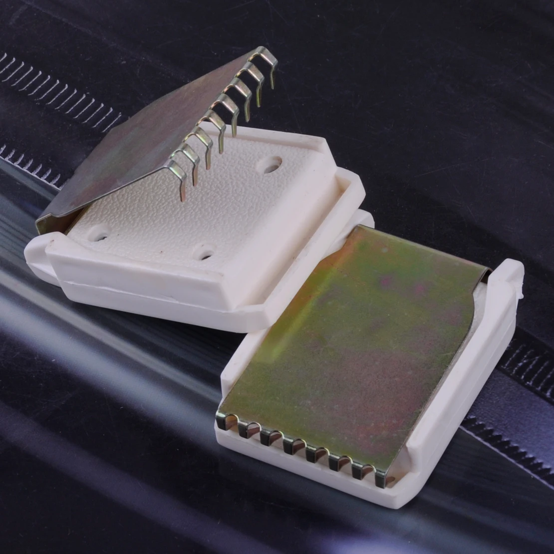 

LETAOSK 2Pcs Knitting Machine Accessory Claw Weight DIY Handmade Sewing Tools for Brother Silver Reed Singer Knitting Machine