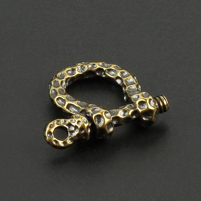 

Hooves Buckle Brass Hook Vintage Key Ring Creative Hooves Shape Buckles Meteorite Crater Outdoor Tool
