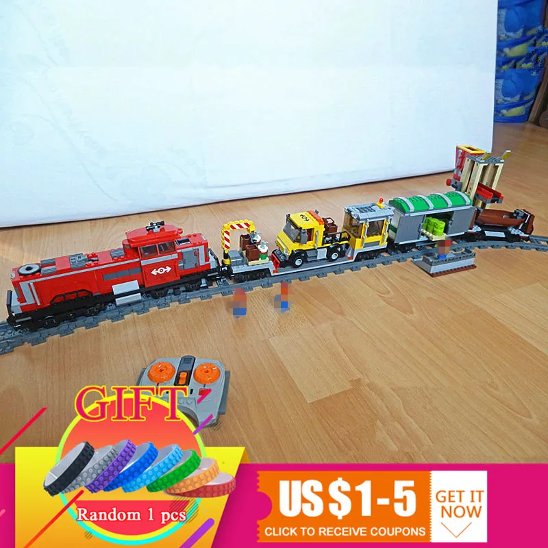 

02039 898PcsThe Red Cargo Train City Series Set Compatible with 3677 Educational Building Blocks Bricks Gifts Toys lepin
