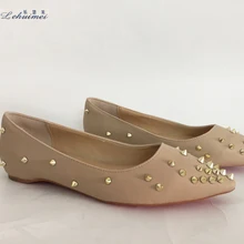 Новое поступление, модные женские туфли на плоской подошве с заклепками, пикантные женские туфли с острым носком на низком каблуке, женские туфли из искусственной кожи, увеличивающие рост, бежевые туфли на плоской подошве