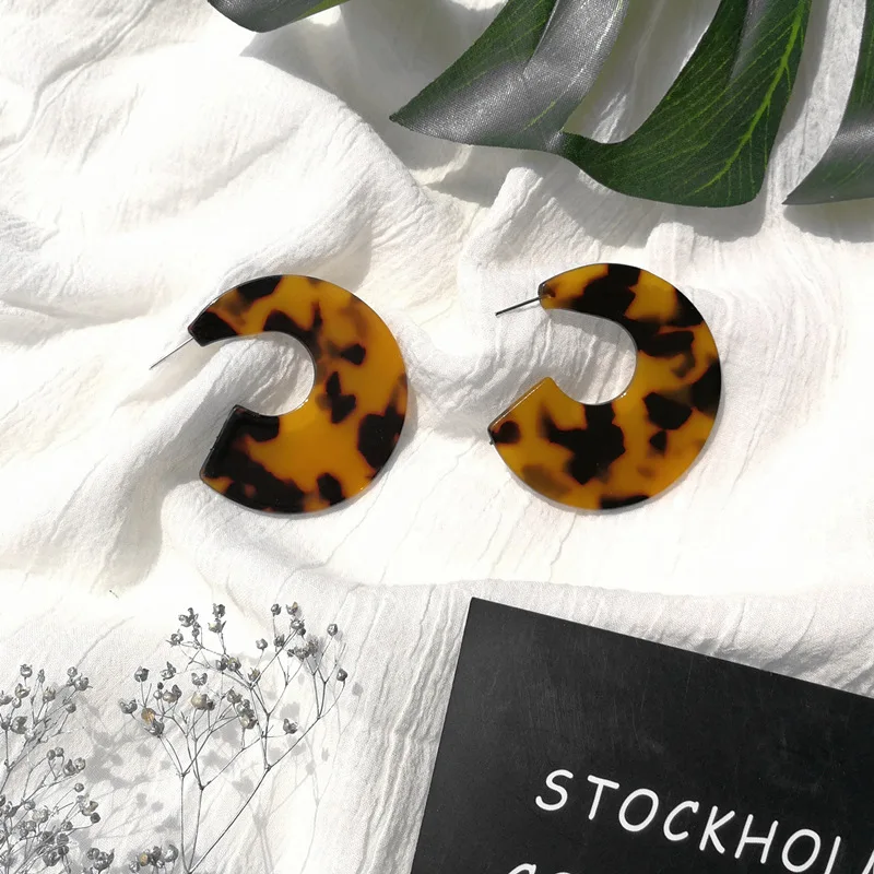 

2019 Geometric Acrylic Stud Earrings Resin Open C Big Statement Earrings Party Green White Brown Punk Gift Wholesale for Woman