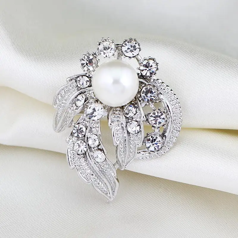 

Fascinating Creative Big Simulated Pearl Rhinestone Flower Gold-color Brooches for Women Brooch Pins Jewelry