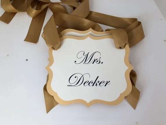 Персонализированное Имя Свадебные новые супружеские пары Mr & MRS знаки на стулья
