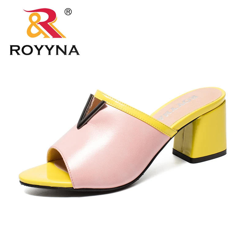 ROYYNA/Новинка; модные стильные женские шлепанцы из микрофибры; Feminimo; Летняя обувь на высоком квадратном каблуке; женские босоножки; светильник; Быстрая