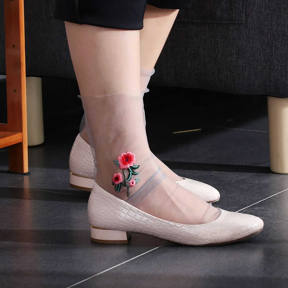 2019 Newest Fashion Ultrathin Sheer Embroider Rose Flowers Fishnet Socks Mesh Summer Hosiery Women Sexy Crystal socks