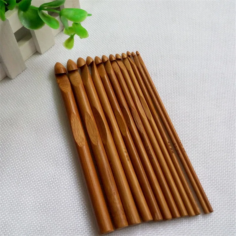 

12 Pcs/set Sweater knitting Circular Bamboo Handle Crochet Hooks Smooth Weave Craft Needle 12 Size Portable Knitting Needle L37
