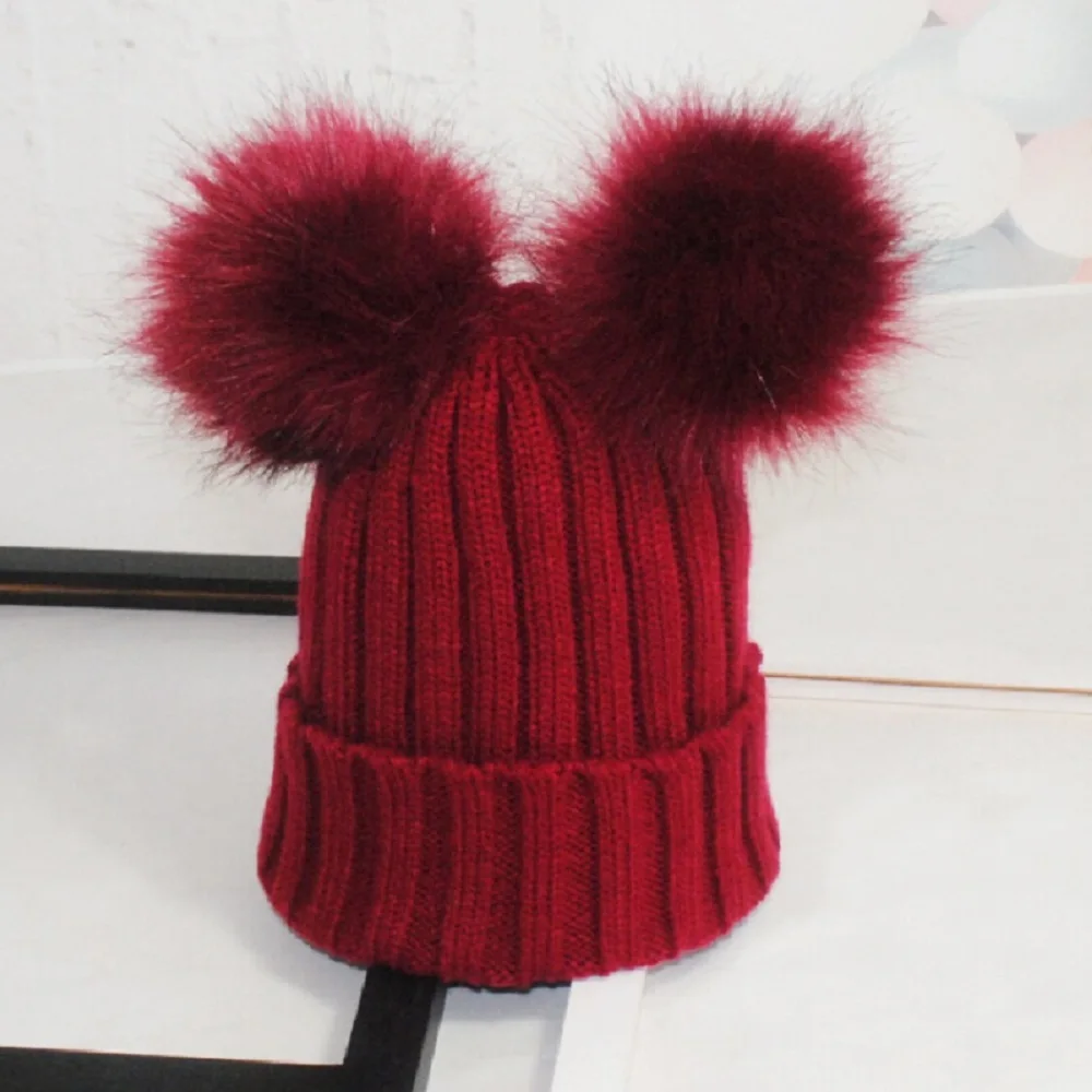 Теплая детская вязаная шапочка, детская шапка с двумя меховыми помпонами, отличный подарок на Рождество, Год, зимние и осенние шапки для детей - Цвет: wine red