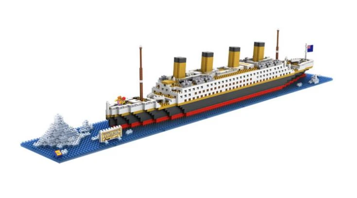 small titanic toy
