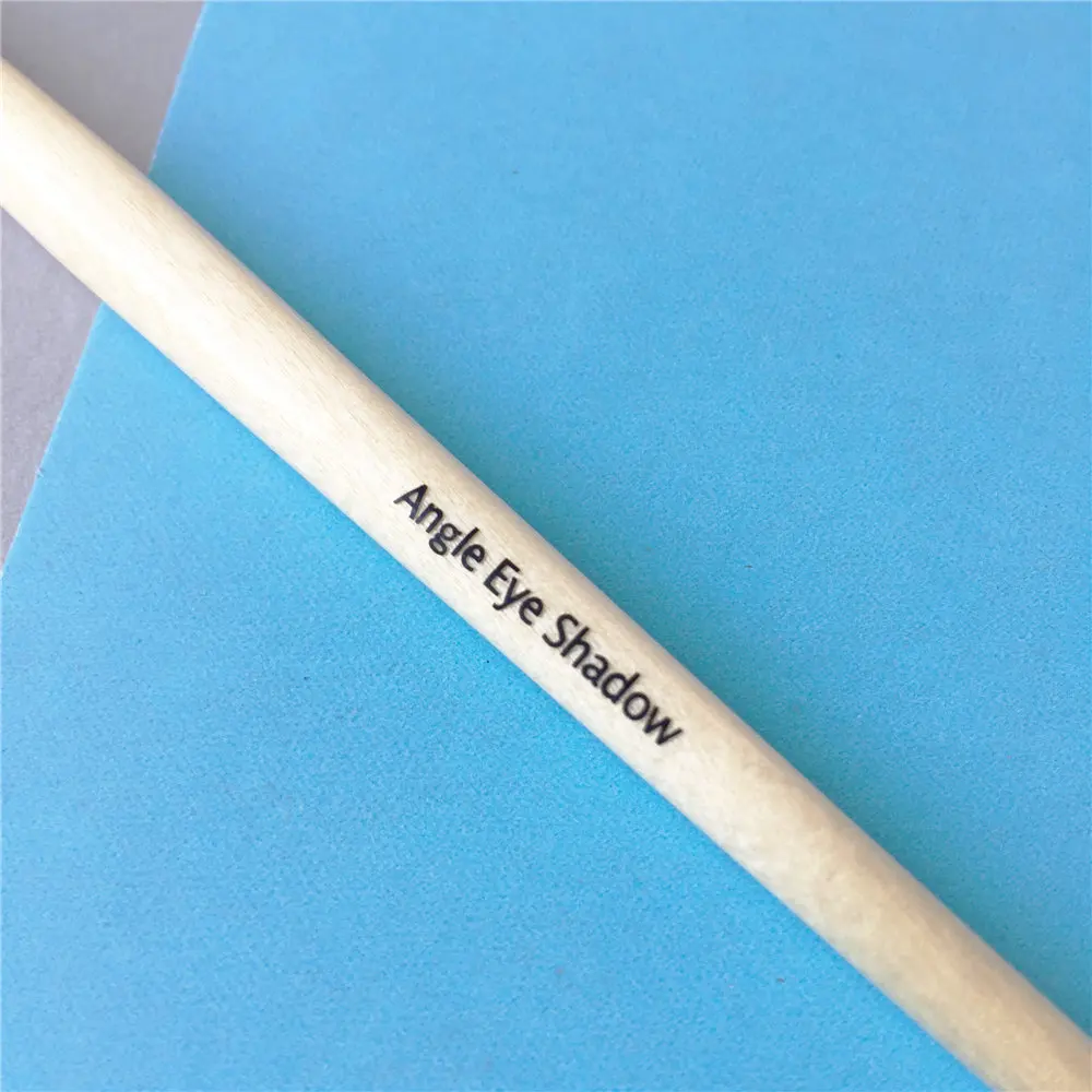 Bobbi Brown Angled Eye Shadow Brush _ 5