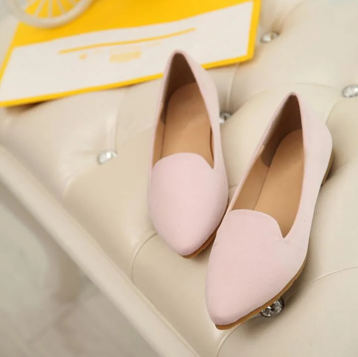 Для женщин женская обувь на плоской подошве повседневная обувь модные однотонные женские лоферы из флока острым плотная обувь на плоской подошве элегантные женские модельные туфли из органической кожи - Цвет: Розовый