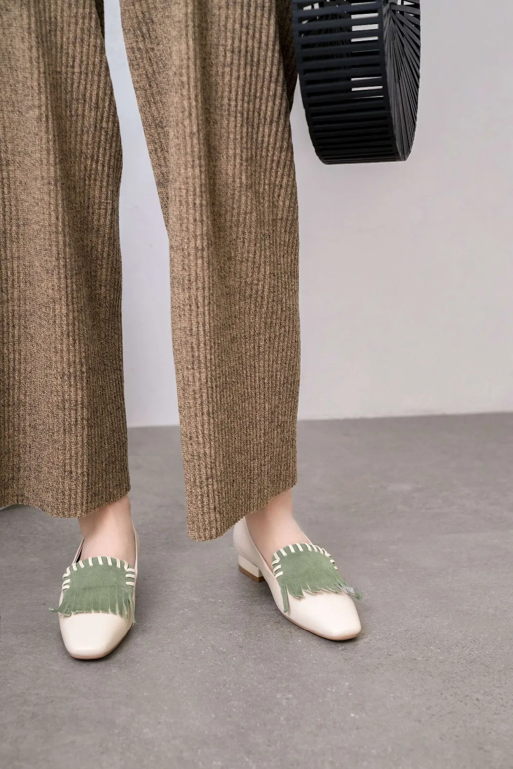 Lenkisen Подлинная leatehr на низком каблуке без шнуровки классические лоферы с квадратным носком смешанные цвета в британском стиле с бахромой
