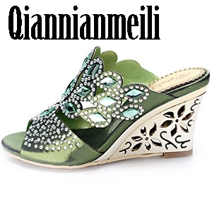 

Sheepskin High-Heeled Shoes Summer Diamond Leather Sandals Women Pumps Rhinestone Designer Plus Size 44 Peacock Color wedges