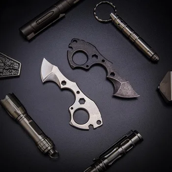 

Outdoor multi-purpose EDC tools, portable mini cut rope opener, buttons, quick-hanging key chain, self-defense tools.