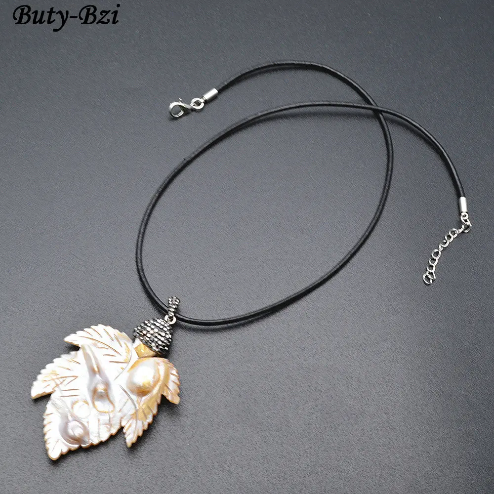 

Natural White Mother of Pearl MOP Shell Maple Leaf Pendant Black Leather Cord Chains Necklace Fashion Jewelry