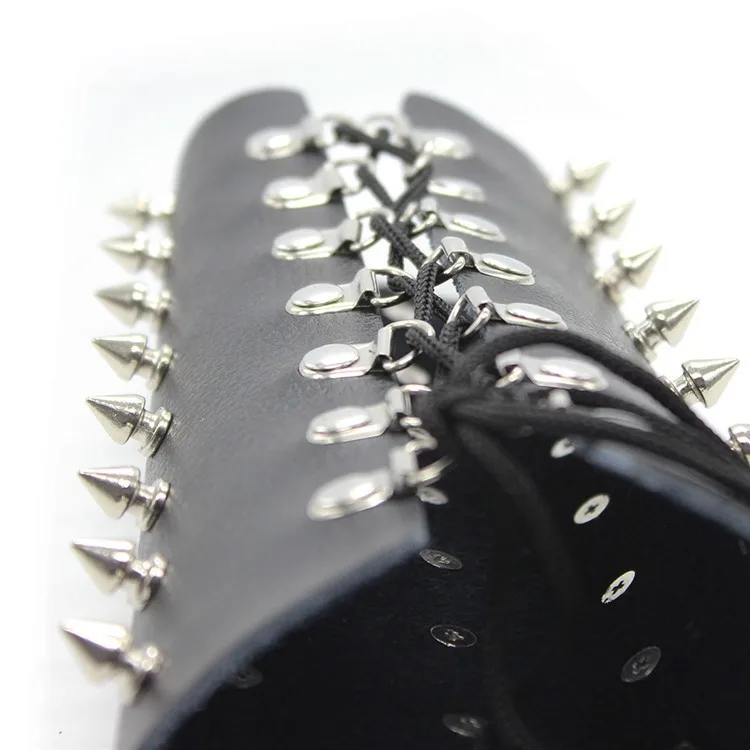 Панк хиппи Стиль натуральная кожа мужской бондаж черный металлическими шипами перчатки без пальцев, шины рукавом Для Мужчин's Фетиш сдерживающий костюм