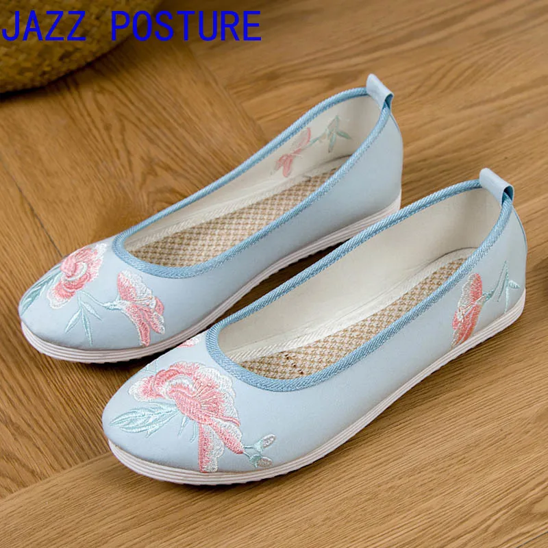 

Hanfu shoe lace embroidery ballet flats in ancient China banyan ballet shoes embroidered shoes elegant ladies flat shoes z081