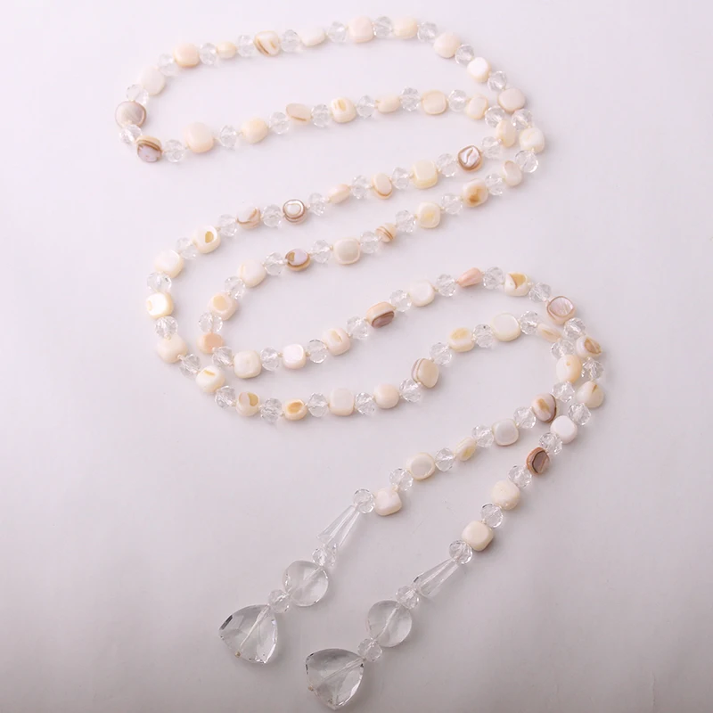 Long Knotted Halsband Crystal and Shell Pendant Necklace