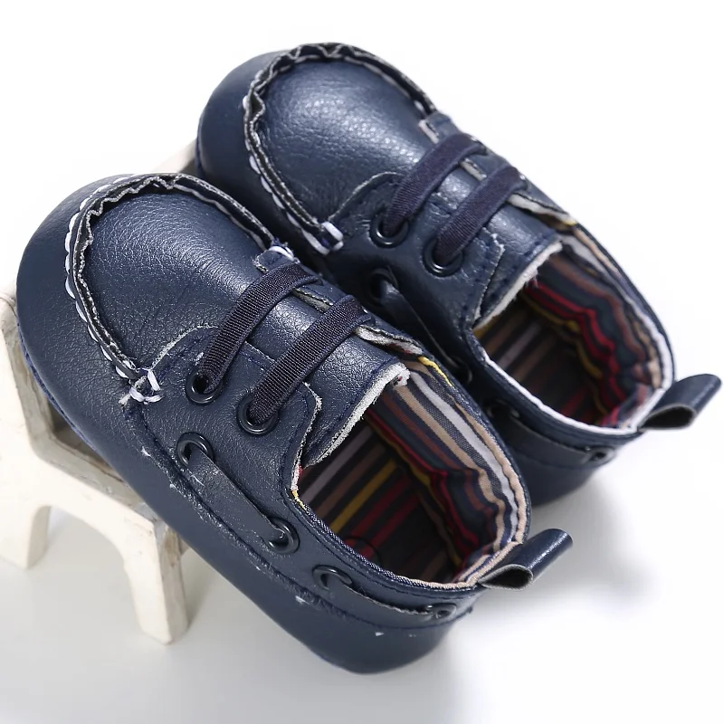Новые модные для маленьких мальчиков Обувь для девочек PU первый ходок малышей Дети милые Кружево-Up Обувь