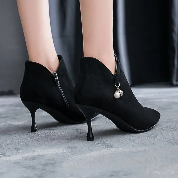 

2018 new stiletto red booties.