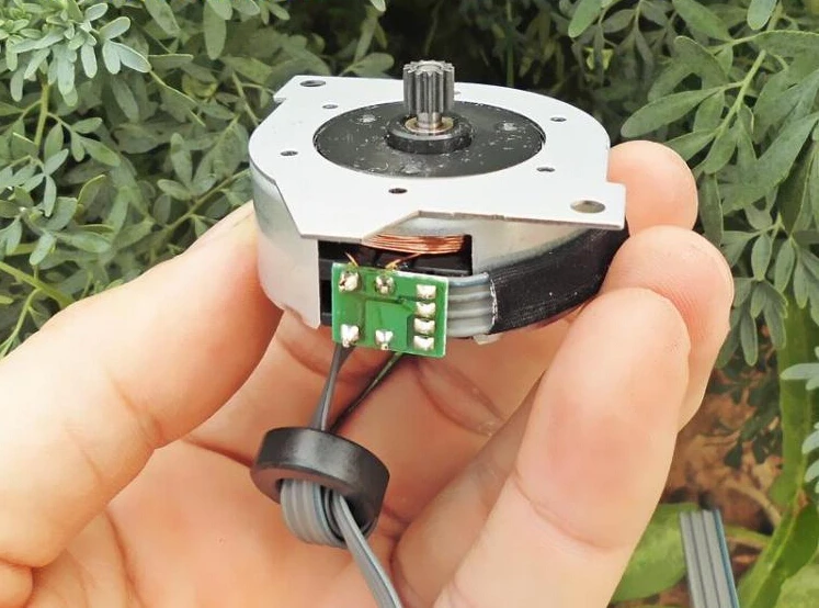 

Japan OKI EM-520 7.5 Degree Printer Stepper Motor / OKI EM-520 Motor