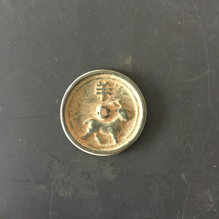 

Ancient bronze, twelve Chinese zodiac sheep, small bronze mirrors, antiques Collectibles