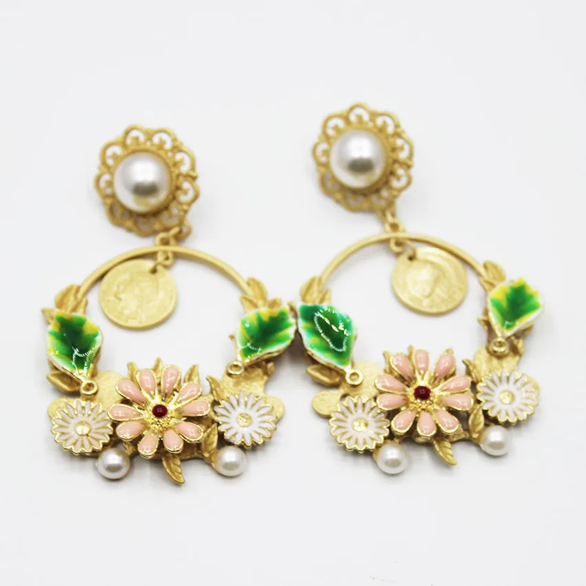 

new European fashion exaggerated flower pearl earrings inlaid pearl earrings circle big 0573