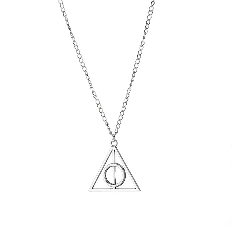 

2019 New Popular Metal Blade Chain Hollow Retro Clavicle Chain Personality Ladies Aristocratic Triangle Sweater Chain