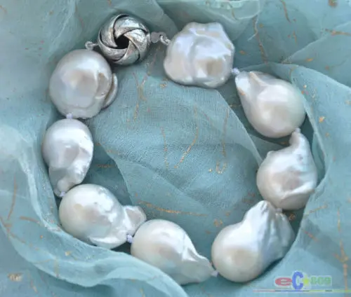 

Shipping >>>>P4092 8" 20mm WHITE BAROQUE KESHI REBORN PEARL BRACELET