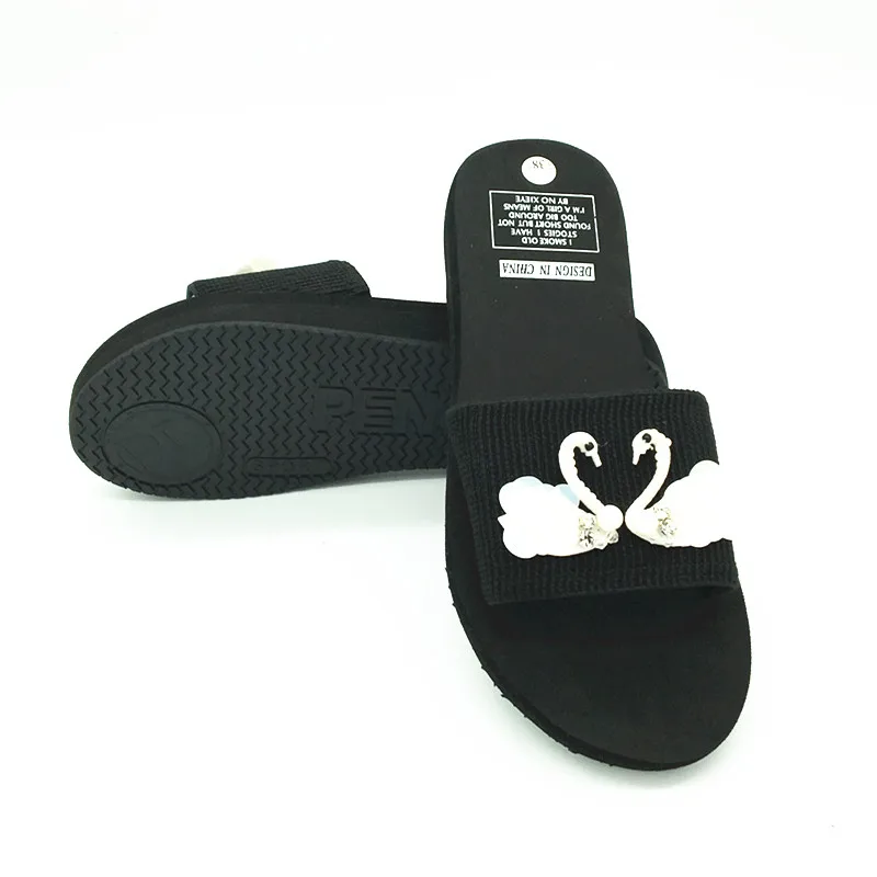 

Crystal Handmade Pearl Stitching Love Little Swan Pattern Slippers Sequins Pearl Combination Words with Beach Holiday Slippers