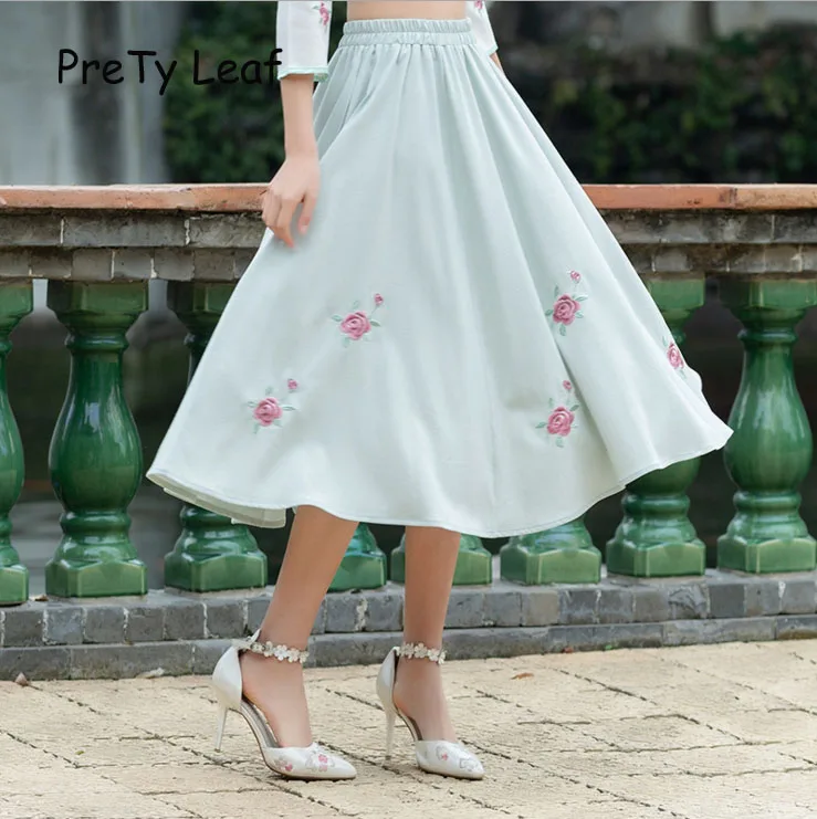 Весеннее платье с вышивкой в этническом стиле