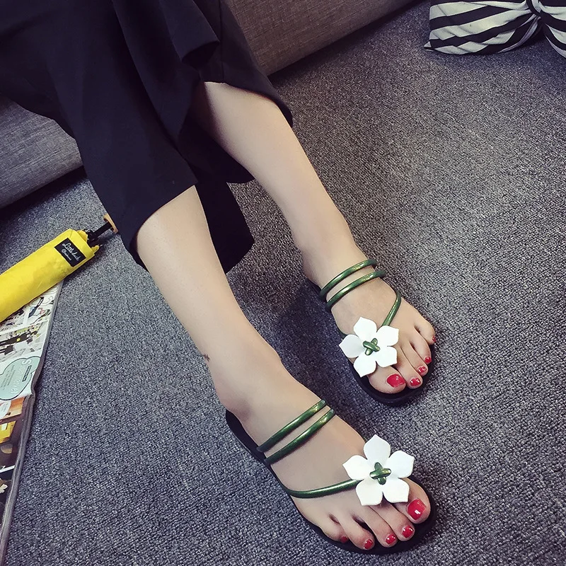 Летние женские крутые повседневные шлепанцы с круглым носком, украшенные цветами; две модели; нескользящая пляжная женская обувь на плоской подошве - Цвет: Зеленый