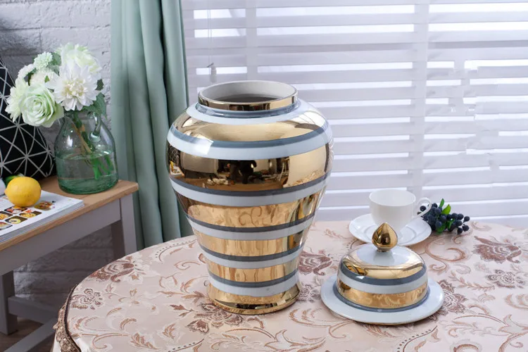 Porcelain Vase Temple Jar Ceramic vase Ginger Jars Jingdezhen porcelain vase gold general pot living room decoration (1)