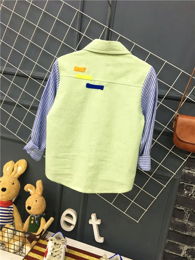 Розничная, новая весенняя разноцветная Корейская рубашка в полоску с карманами для мальчиков детская рубашка года