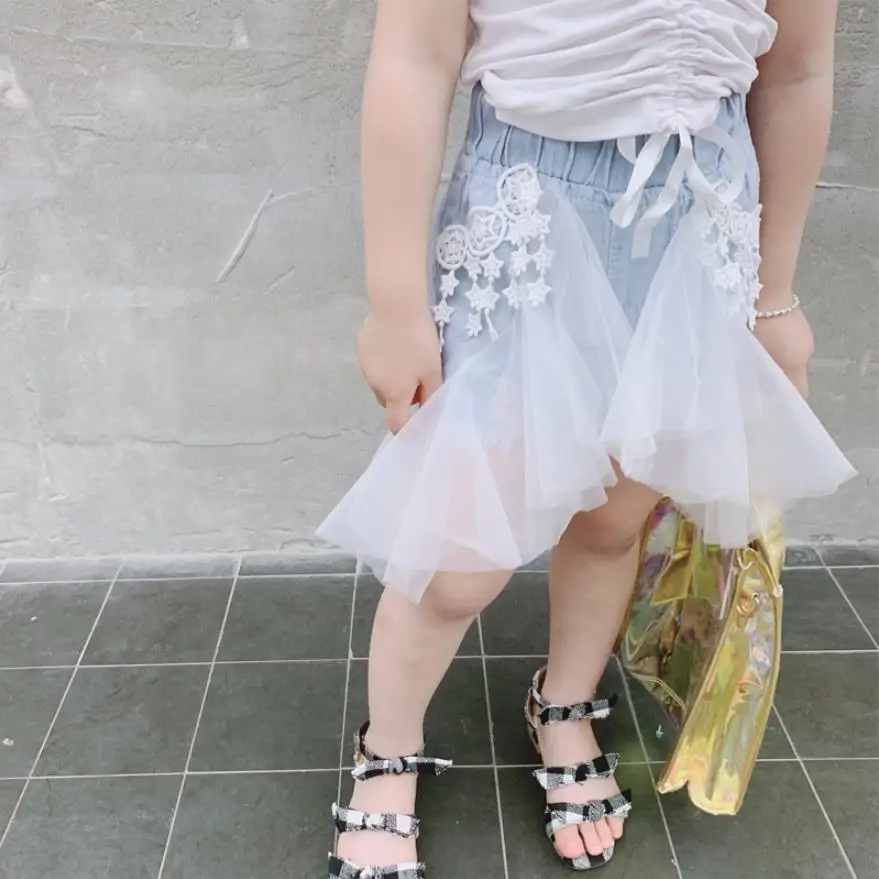 

Girls denim shorts summer new fashion mesh patchwork baby shorts children princess loose jeans shorts hot clothes ws624