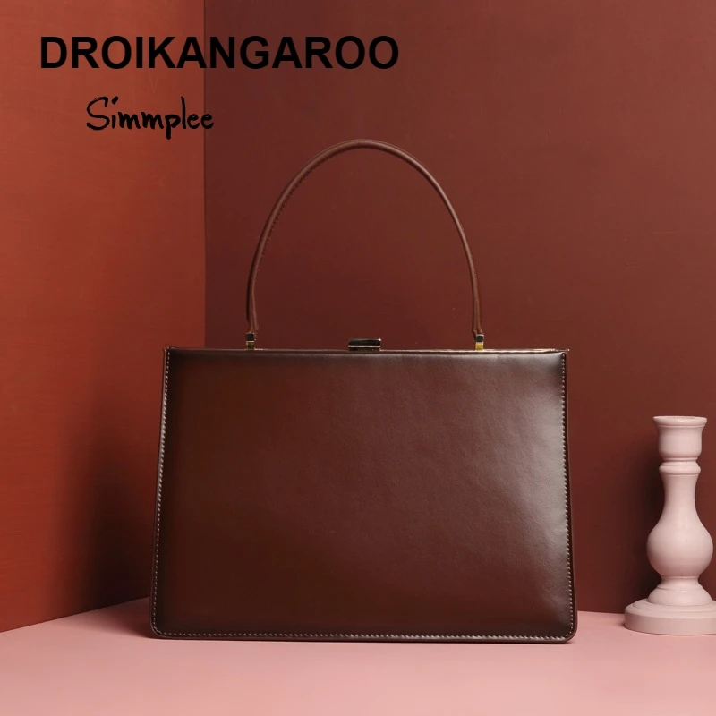 

In early autumn of 2019, the new style street photographs retro box leather and cowhide handbags with large leather clip bags