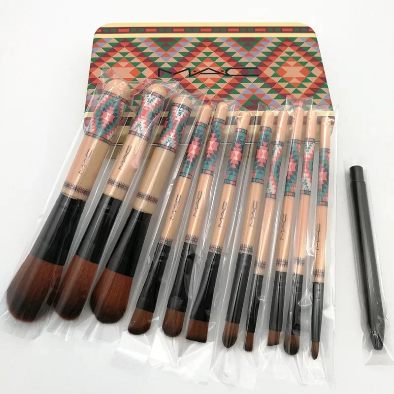 

Hot Sale 1 Set Makeup Brushes 12 pcs/set Makeup Brushes Set Cosmetics Kit with Metal Box Foundation Eye Shadow LipsMakeup Tool