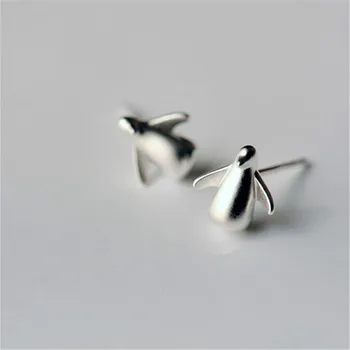

LULU-PIG 925 silver earring is a Korean version of the cute penguin earring E0590